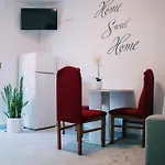 Park And Sunny Terrace 아파트