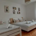 Park And Sunny Terrace Apartament