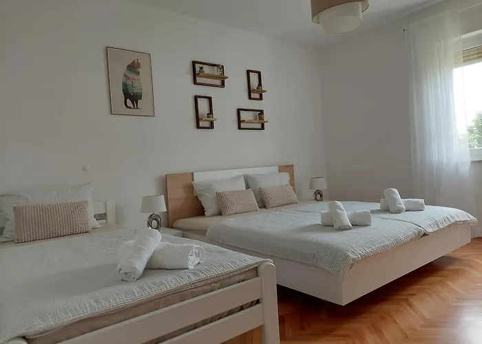 Park And Sunny Terrace Apartman