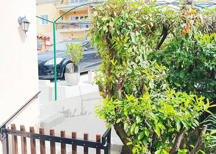 Park And Sunny Terrace Apartman Ankaran